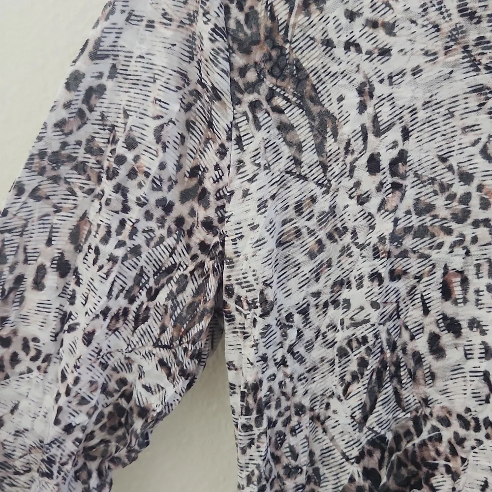 Carine Women's Leopard Print Button Down Top - Picture 3 of 7